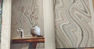 Venez consulter nos nouveaux catalogues de papiers peints, afin de sublimer votre intérieur et lui donner une touche certaine d'élégance et de caractère