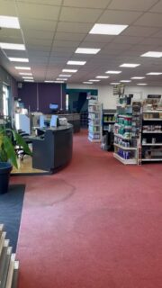 Changement d’ambiance chez Couleurs Provence ! 
Le 15 août c’était notre épreuve olympique à nous : 
Changez le sol ✅
Repeindre les murs ✅
 Refaire nos panneaux de façade grâce à @letempsdunecreation84 👌🏼 ✅
#peinture #couleurs #provence #espacerevetements