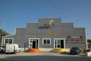 🏡 PEINTURE, SOLS, PAPIER PEINT, PARQUET… VOTRE PROJET À VAISON-LA-ROMAINE COMMENCE CHEZ COULEURS PROVENCE !

Vous cherchez un magasin de peinture à Vaison-la-Romaine pour rénover votre intérieur ou aménager vos extérieurs ? 🎨

Chez Couleurs Provence – Espace Revêtements, nous vous accompagnons dans tous vos projets de rénovation, décoration et aménagement.

Découvrez notre large choix de produits :

🎨 Peinture intérieure et extérieure
⬆️ Peinture et revêtements pour plafonds
🧱 Papier peint et revêtements muraux
🪵 Parquet, stratifié et revêtements de sol
🏠 Sols PVC et autres solutions de revêtement
🌿 Gazon synthétique et aménagement extérieur
🔧 Outillage, accessoires et matériel de peinture

Que vous souhaitiez repeindre votre maison, poser un parquet, refaire vos sols, habiller vos murs, rénover un plafond ou aménager votre extérieur, notre équipe vous conseille pour trouver la solution adaptée à votre projet.

📍 Couleurs Provence – Espace Revêtements
445 avenue Marcel Pagnol, 84110 Vaison-la-Romaine

📞 04 90 28 81 76

👉 Venez découvrir notre magasin et nos collections à Vaison-la-Romaine, au cœur du Vaucluse.

Votre projet. Nos conseils. Votre intérieur. 🎨🏡

#CouleursProvence #VaisonLaRomaine #MagasinDePeinture #PeintureVaucluse #Decoration

📸@elodieciviletti.photographie